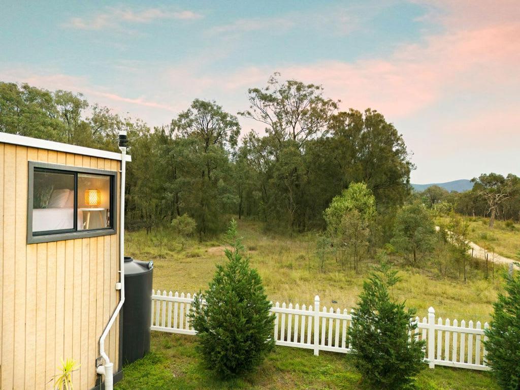 Yellow Rock Views By Tiny Away Broke Exterior photo