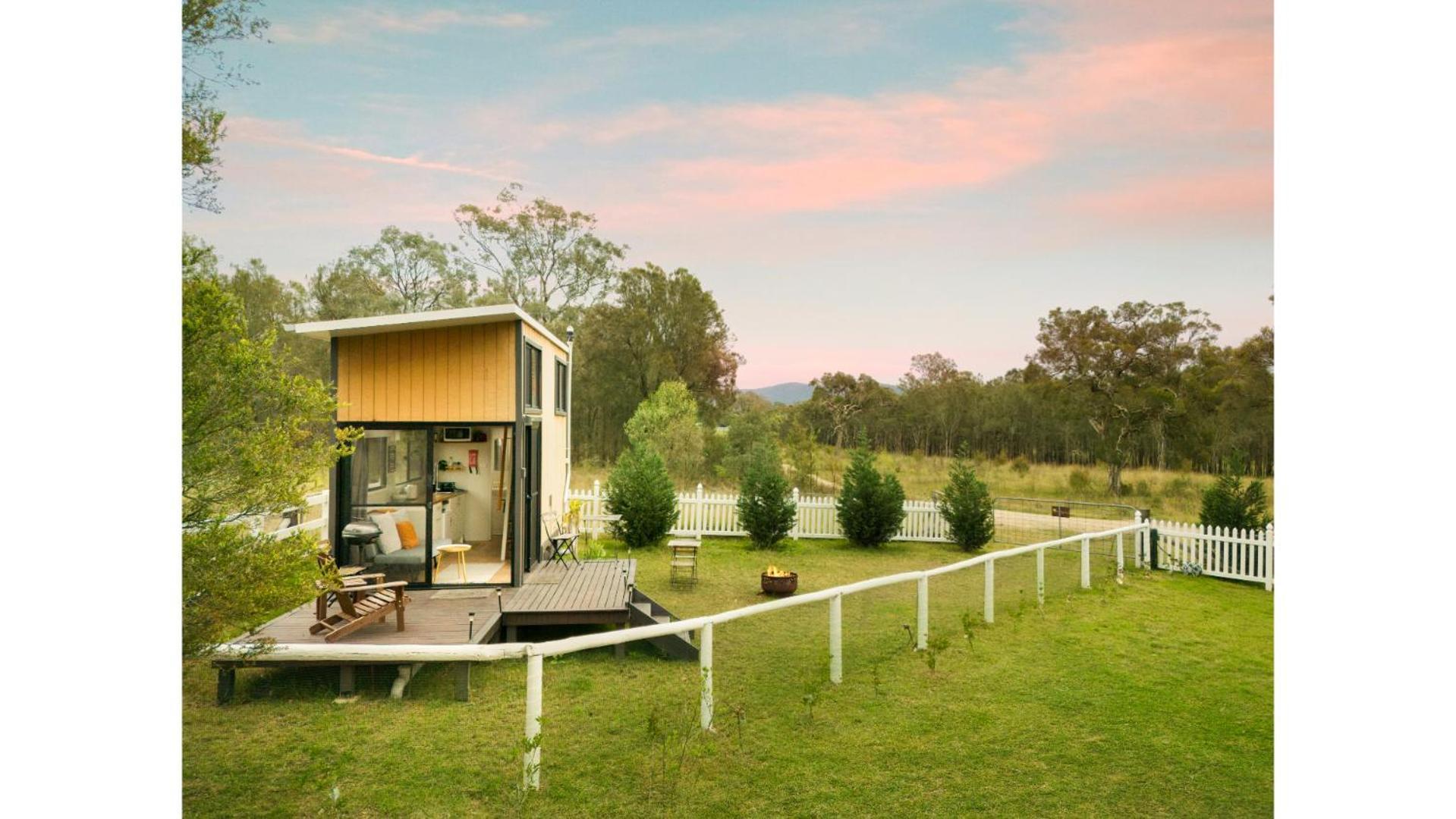 Yellow Rock Views By Tiny Away Broke Exterior photo